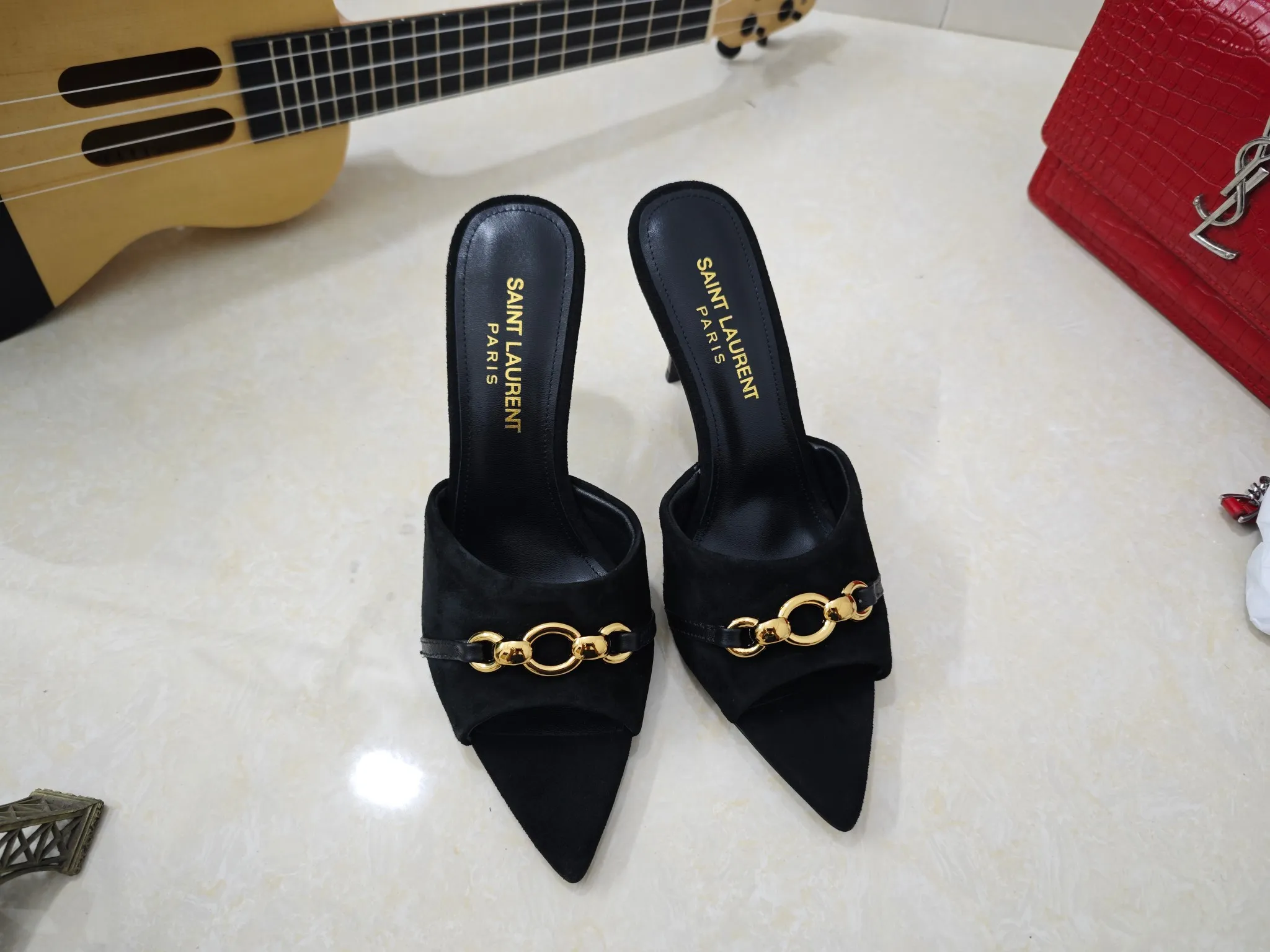 👟👟Ex-factory price 520👟👟【Saint Laurent】Yves Saint Laurent, stiletto heel YSL sandals💃2025 early spring counter synchronizes the latest styles, YSL, decoration👠 Classic and high-quality glamorous masterpieces, the hottest spring and summer series in the counter, with temperament, fashion, classic and attractive design style 😌The effect on the feet is particularly beautiful〰️, the materials are imported from Italy 🇮🇹Black sheep, lining, and foot pads; sheepskin, mid-heeled sandals, size 35-41 (34.41.42 must be customized, non-refundable) outsole; imported genuine leather outsole, with full counter packaging